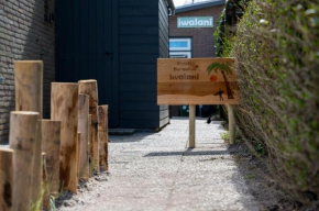 iwalani Beach Bungalow - large private garden & only 5 minutes to the beach!